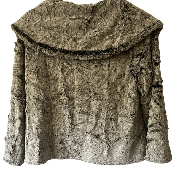 Cabi Gray Faux Fur Cropped Jacket W Sz S 3/4 Sleeves Polka Dot Lining 3 Buttons - Picture 4 of 7